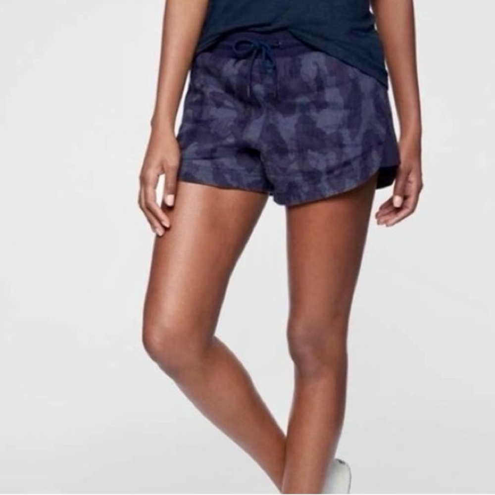 Athleta Beachside Bali Drawstring Elastic Waist Linen Shorts, Navy Camo, Size 6